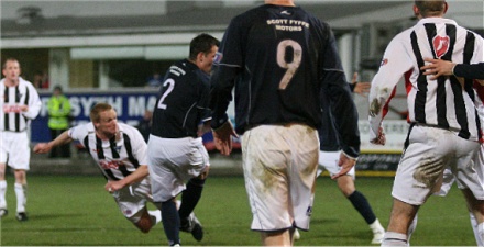 Greg Shields in action v Dundee 31/03/09