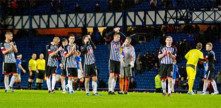 Pars players applaud their fans