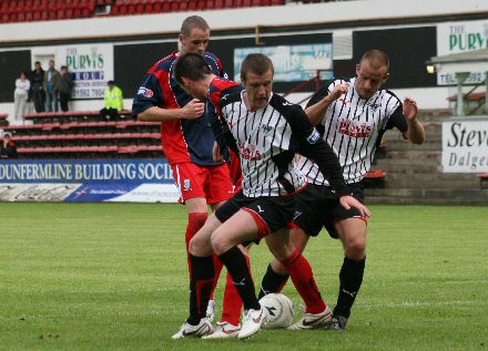Kirk and Bayne fail to get through the Airdrie defence