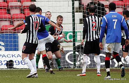 Lee McCulloch scores for Rangers against Dunfermline