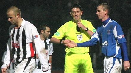 Stephen Simmons playing against Dunfermline