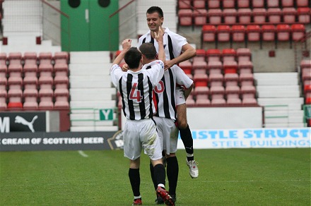 Steven Bell celebrates his first Pars goal